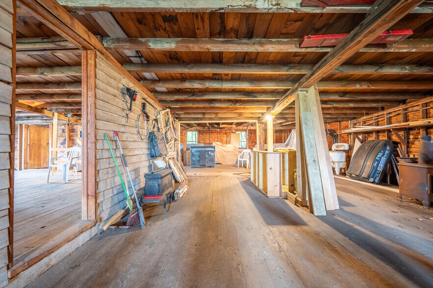 More Photos Of 11 Mount Zion Rd, Elk Creek Freestanding For Sale