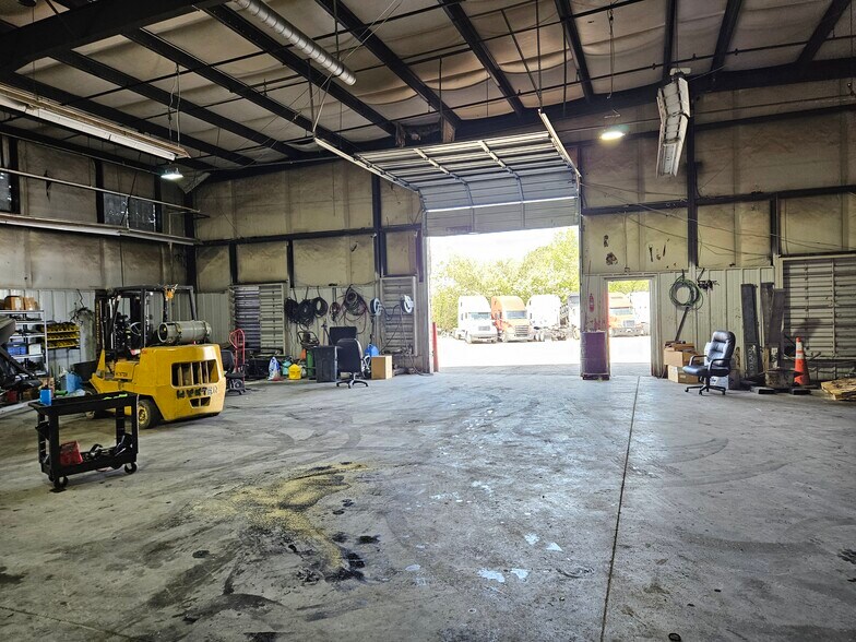 More Photos Of 6276 Memorial Dr, Stone Mountain Auto Dealership For Lease