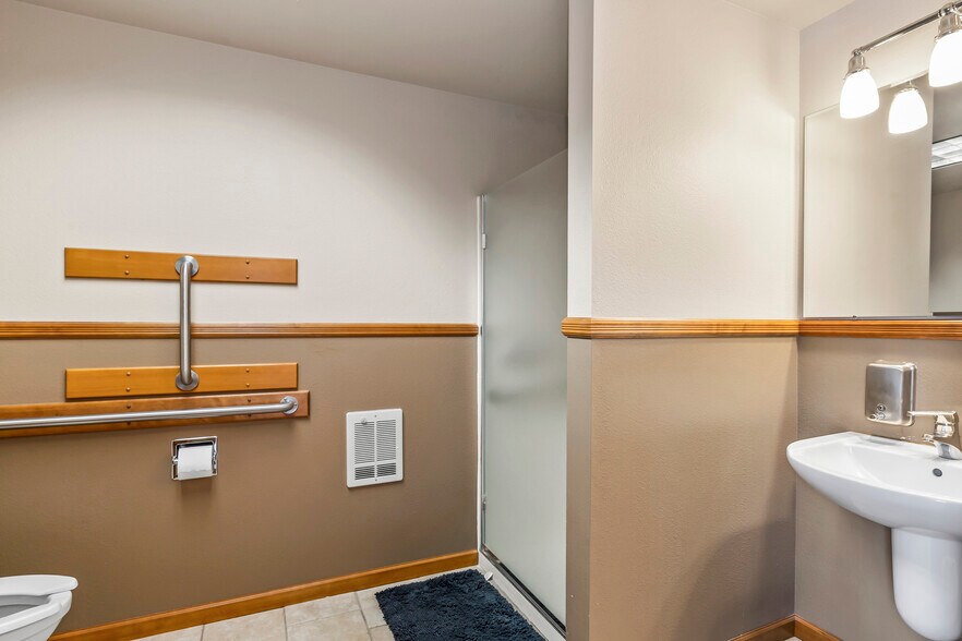 More Photos Of 796 SW Bradbury Way, Bend Office For Lease