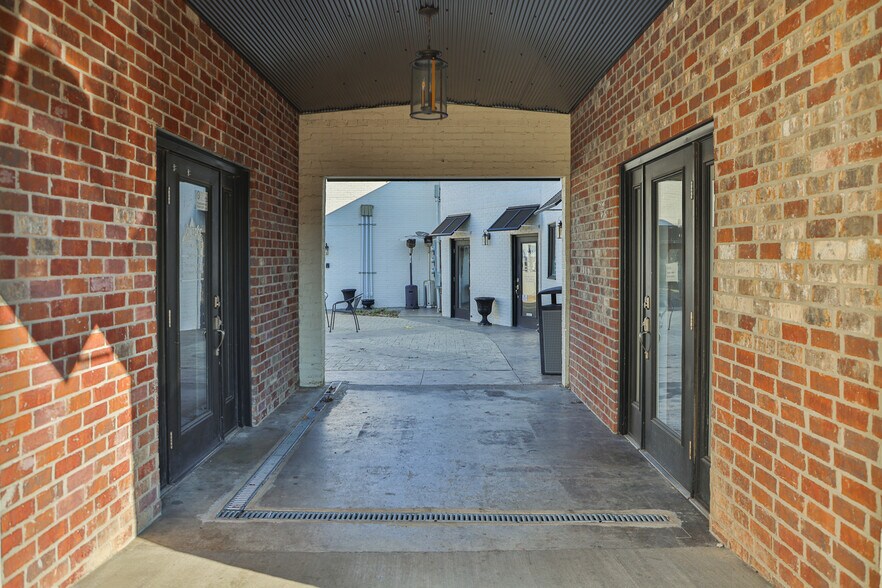 More Photos Of 115 Neal St, Martin General Retail For Sale