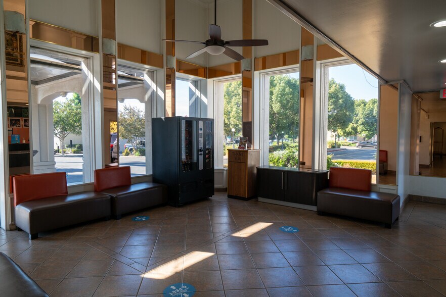 More Photos Of 840 S Indian Hill Blvd, Claremont Hotel For Sale