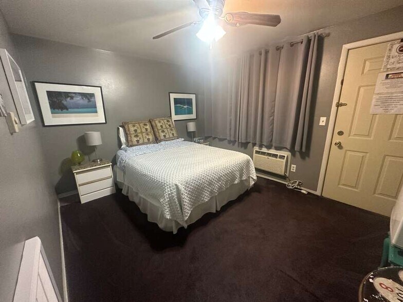 More Photos Of 810 E US Hwy 275, Ewing Hotel For Sale