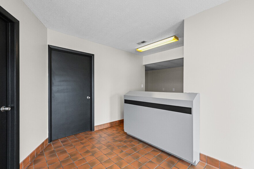 More Photos Of 11 Brierton Ln, Crystal City Office For Sale