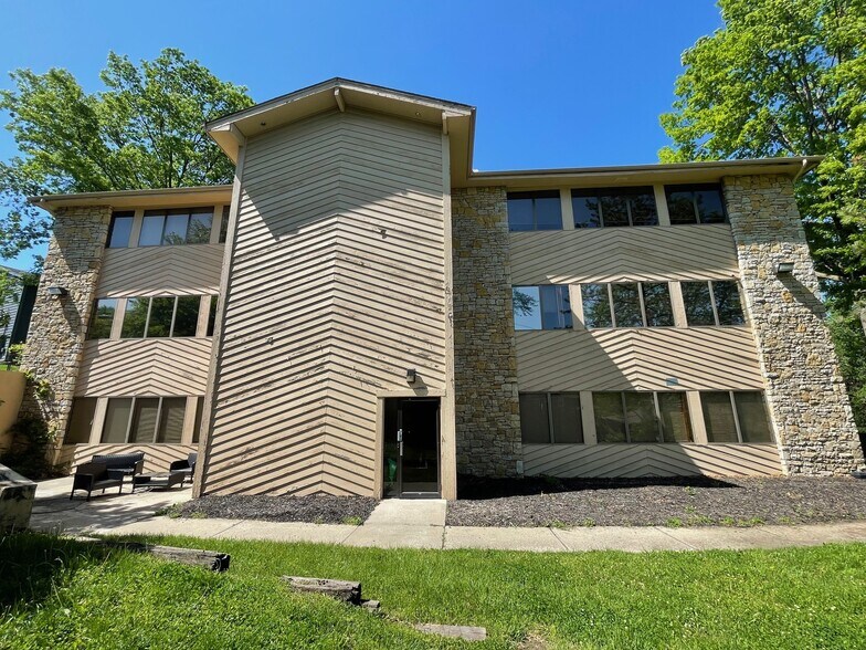 More Photos Of 4228 S Hocker Dr, Independence Office For Sale