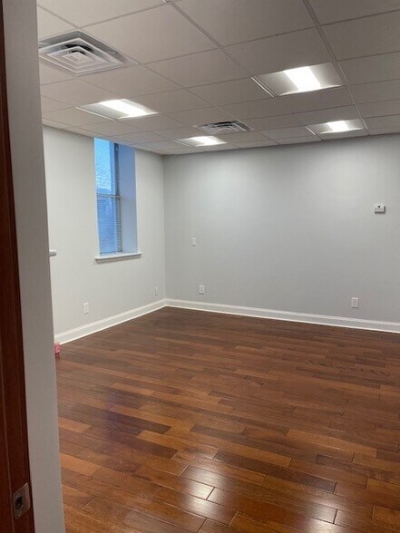More Photos Of 1527 Franklin Ave, Mineola Office For Lease