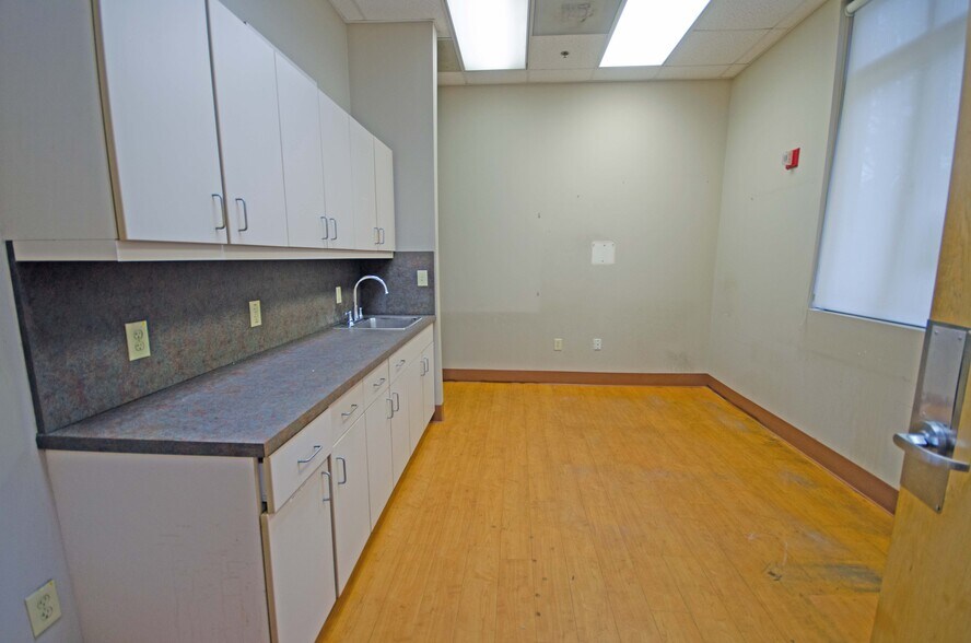 More Photos Of 1922 K M Wicker Memorial Dr, Sanford Medical For Lease