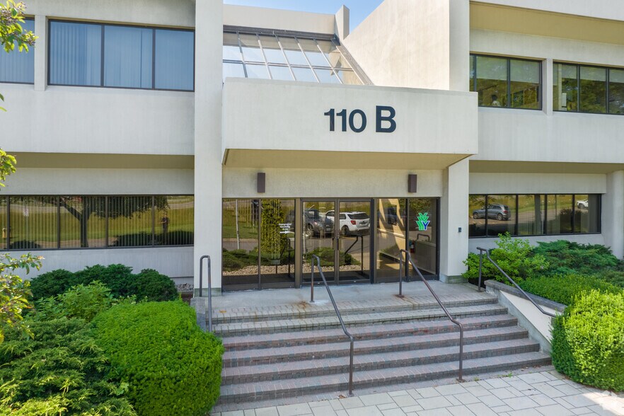 More Photos Of 110 Hannover Dr, St Catharines Office For Lease