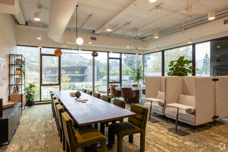 More Photos Of 23465 Civic Center Way, Malibu Office For Lease