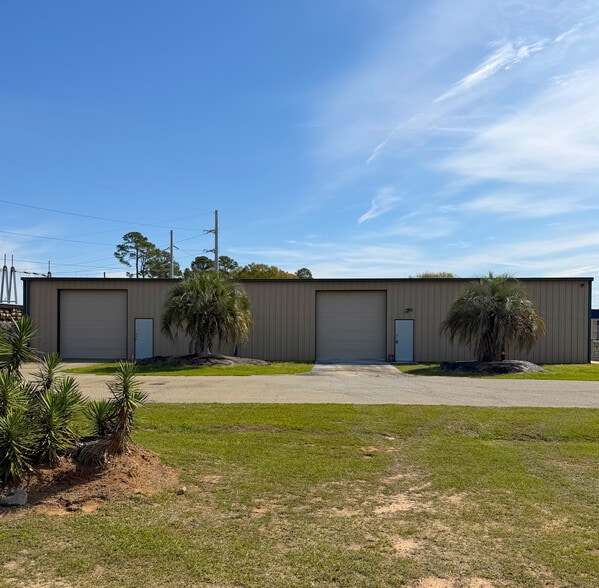 More Photos Of 204 Stalnaker Ave, Warner Robins Industrial For Lease
