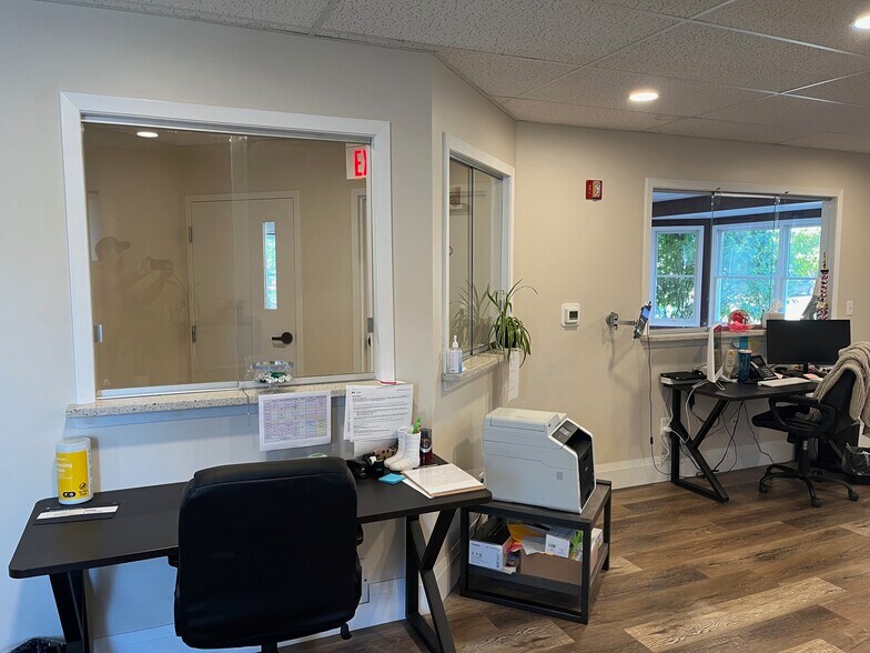 More Photos Of 183 Heritage Dr, Crystal Lake Medical For Lease