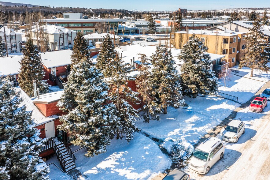 More Photos Of 4607 73 St NW, Calgary Apartments For Sale