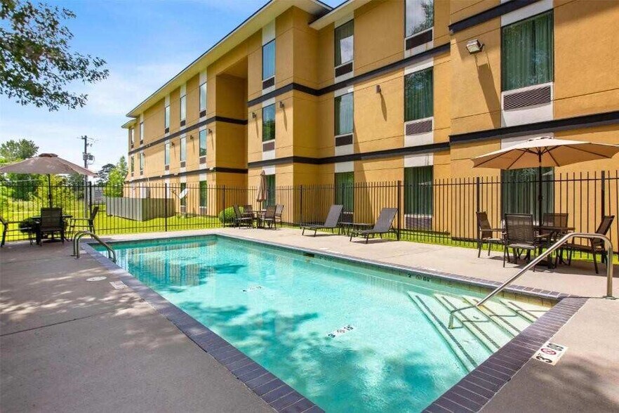 More Photos Of 13600 Hartman Ln, Walker Hotel For Sale