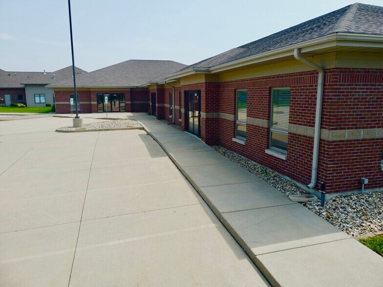 More Photos Of 1602 Tullamore Ave, Bloomington Office For Sale