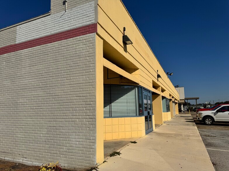 More Photos Of 421 N Gilmer Ave, Lanett General Retail For Sale