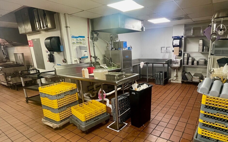 More Photos Of 4323 S Interstate 35, Austin Restaurant For Sale