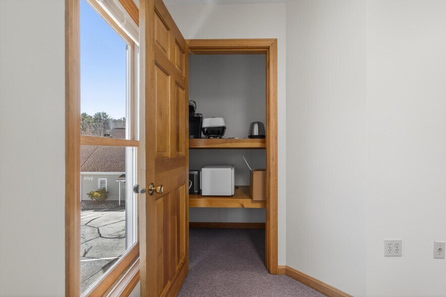 More Photos Of 25 Country Club Rd, Gilford Medical For Sale