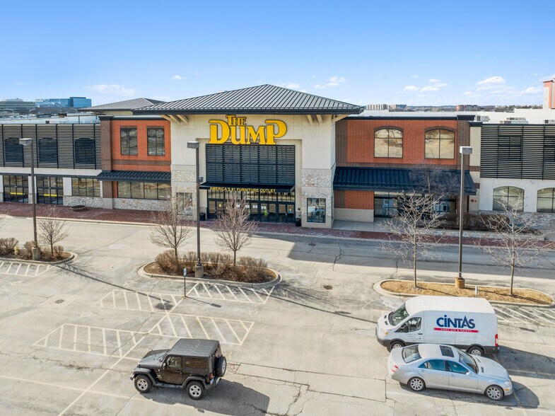 More Photos Of 2860 S Highland Ave, Lombard Freestanding For Sale