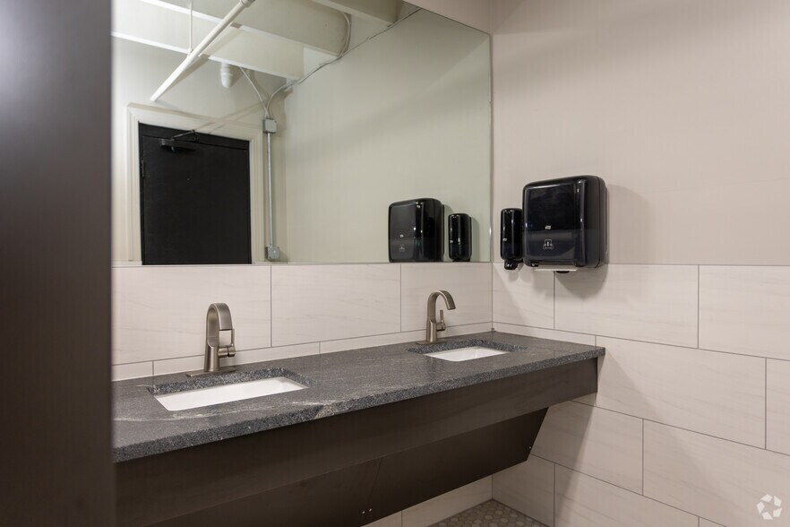 More Photos Of 414 N Meriah St, Landis Warehouse For Lease