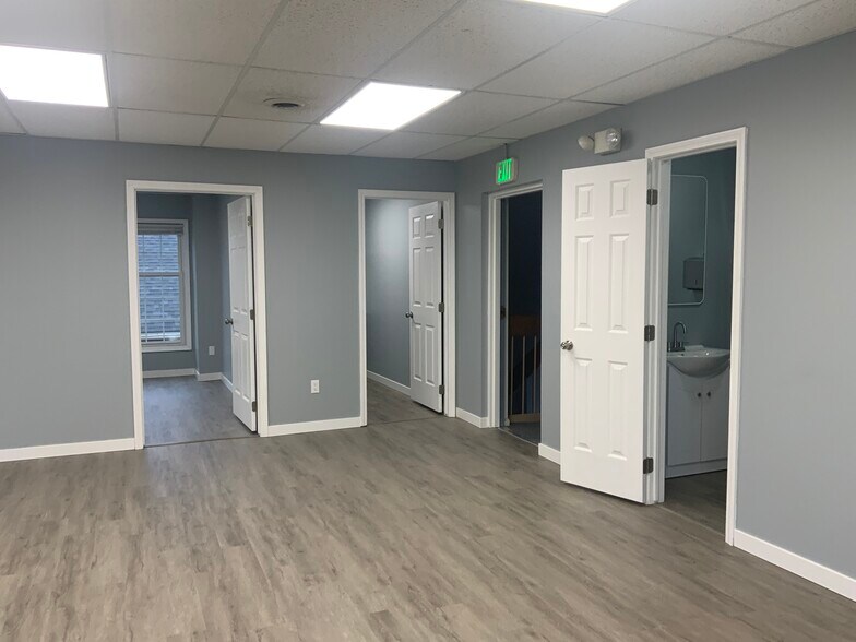 More Photos Of 4466 Darrow Rd, Stow Office For Lease