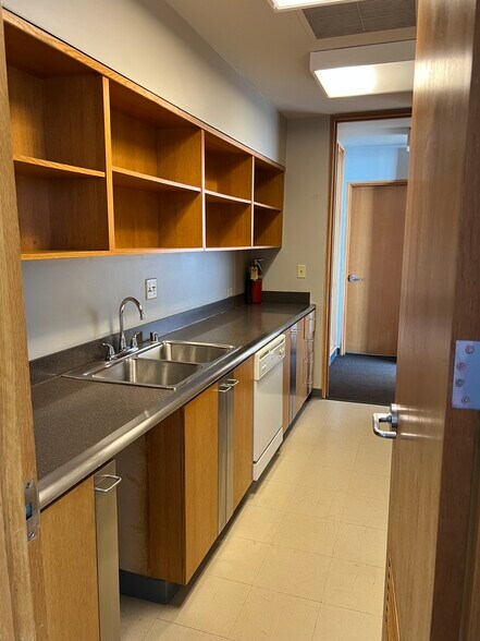 More Photos Of 750 N Lincoln Memorial Dr, Milwaukee Sports And Entertainment For Lease