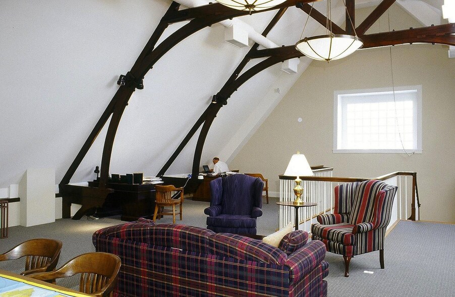 More Photos Of 5-7 Wirt St SW, Leesburg Office For Lease