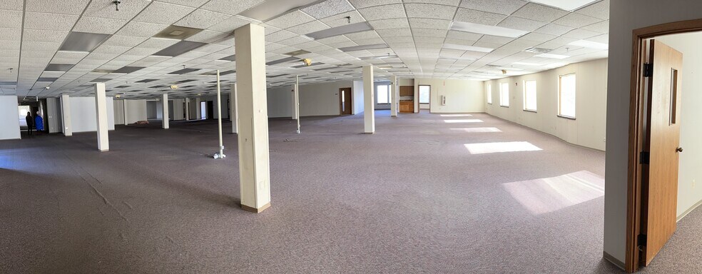 More Photos Of 3300 University Dr, Auburn Hills Office For Lease