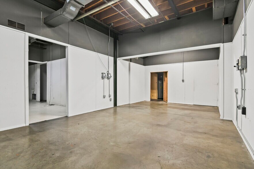 More Photos Of 901 N MacArthur Blvd, Springfield Warehouse For Lease
