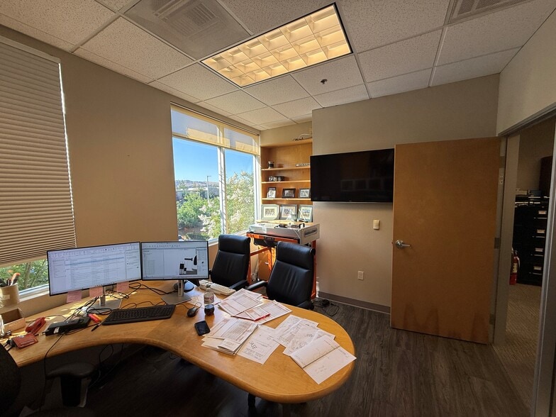 More Photos Of 355 Piercy Rd, San Jose Research And Development For Sale