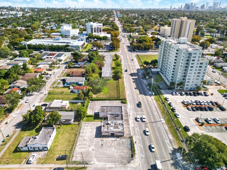 More Photos Of 2381-2389 NW 54th St, Miami Freestanding For Lease
