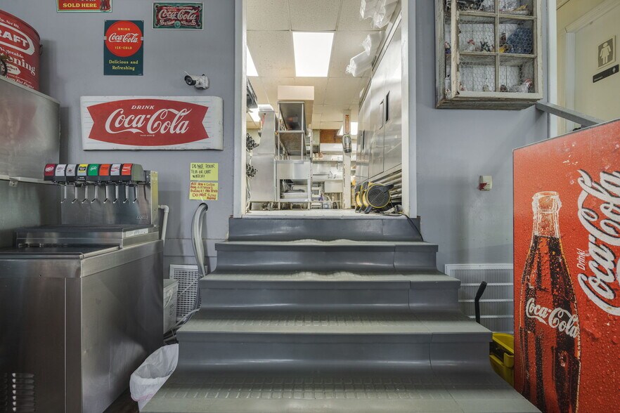 More Photos Of 123 S Broadway St, Checotah Restaurant For Sale