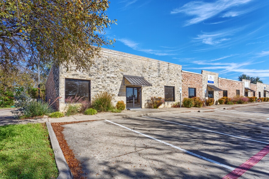 More Photos Of 595-605 E US Highway 80 E, Sunnyvale Research And Development For Lease