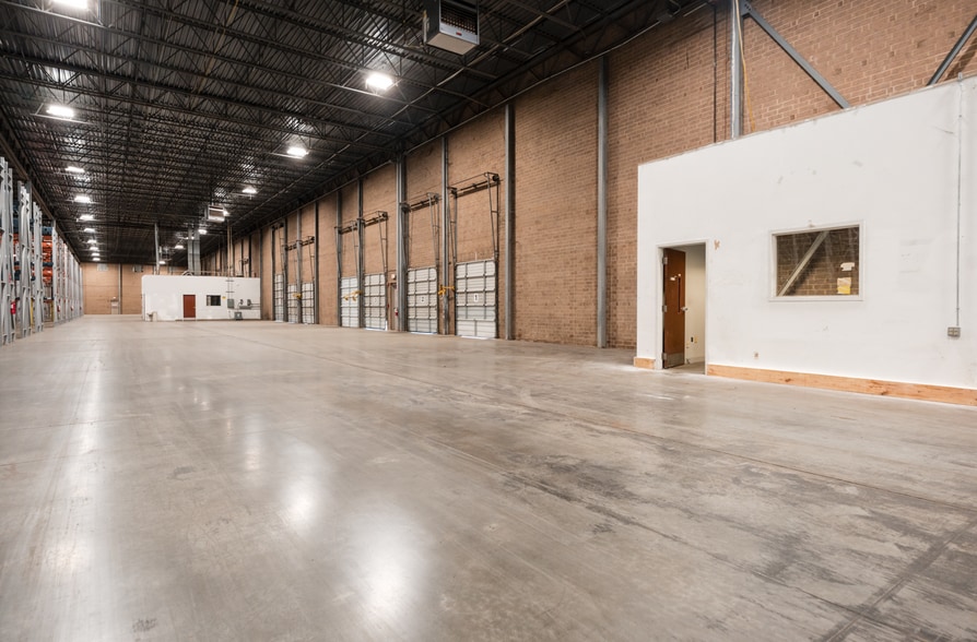 More Photos Of 314 S Chimney Rock Rd, Greensboro Distribution For Lease