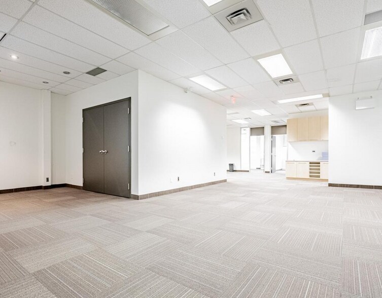 More Photos Of 2180 Meadowvale Blvd, Mississauga Office For Lease