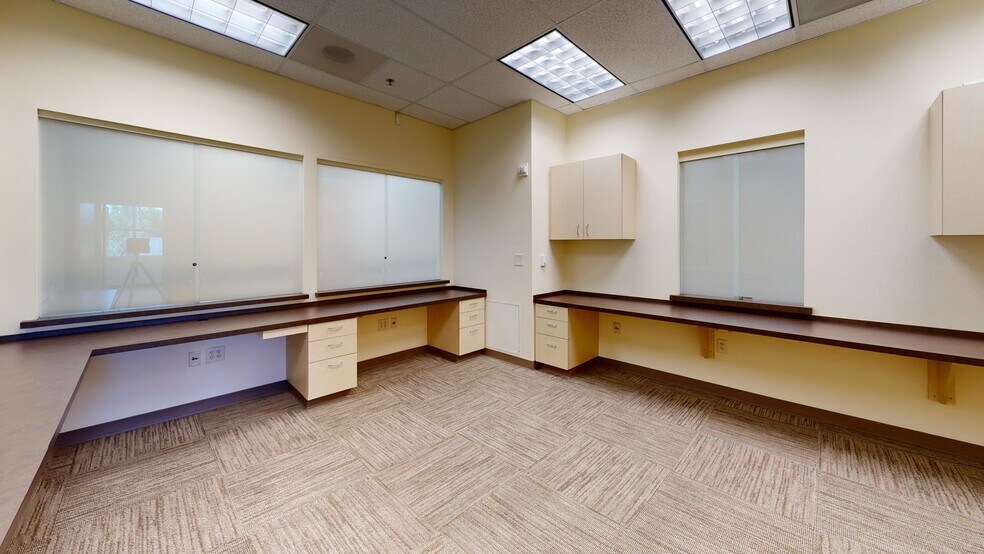 More Photos Of 693 Ray J. Glatt Cir, Woodburn Medical For Sale