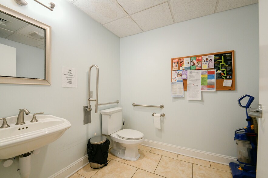 More Photos Of 570-572 Boston Post Rd, Milford Storefront Retail Office For Sale