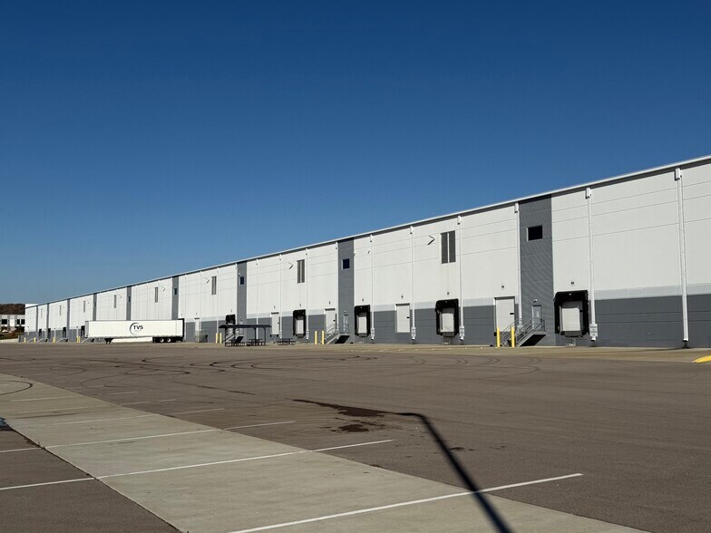 More Photos Of 825 Beechcroft Rd, Spring Hill Unknown For Lease