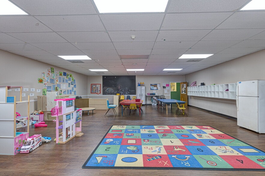 More Photos Of 7830 Veterans Pky, Columbus Office For Sale