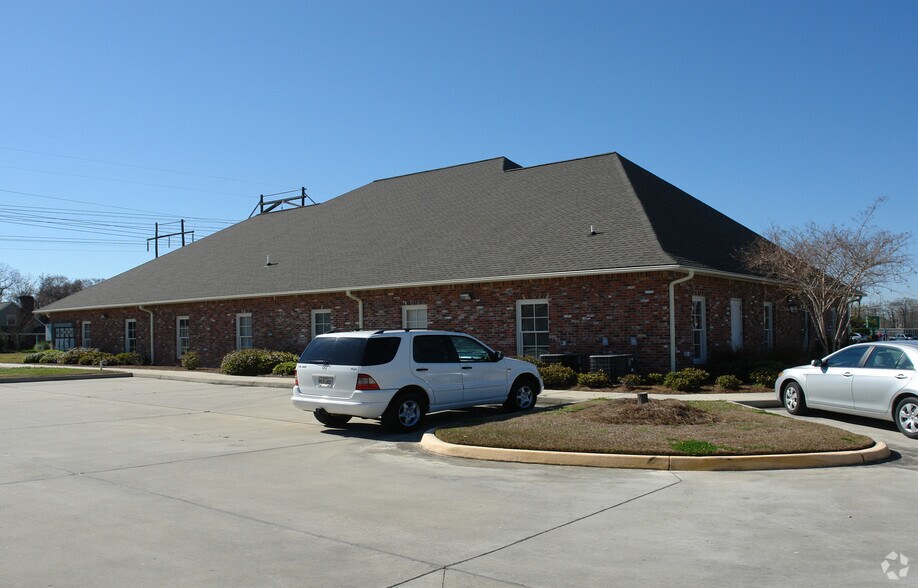 More Photos Of 13702 Coursey Blvd, Baton Rouge Office For Lease