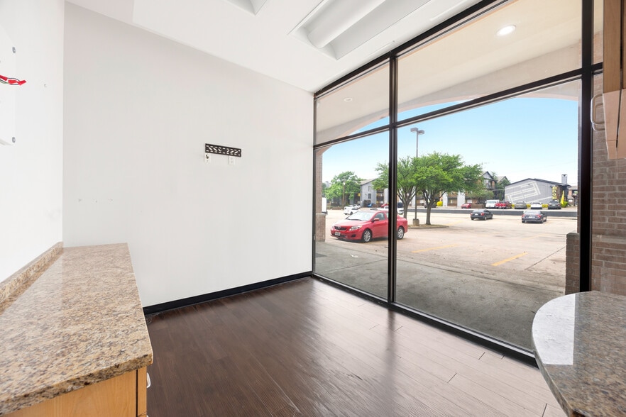 More Photos Of 3920-3950 Rosemeade Pky, Dallas General Retail For Lease