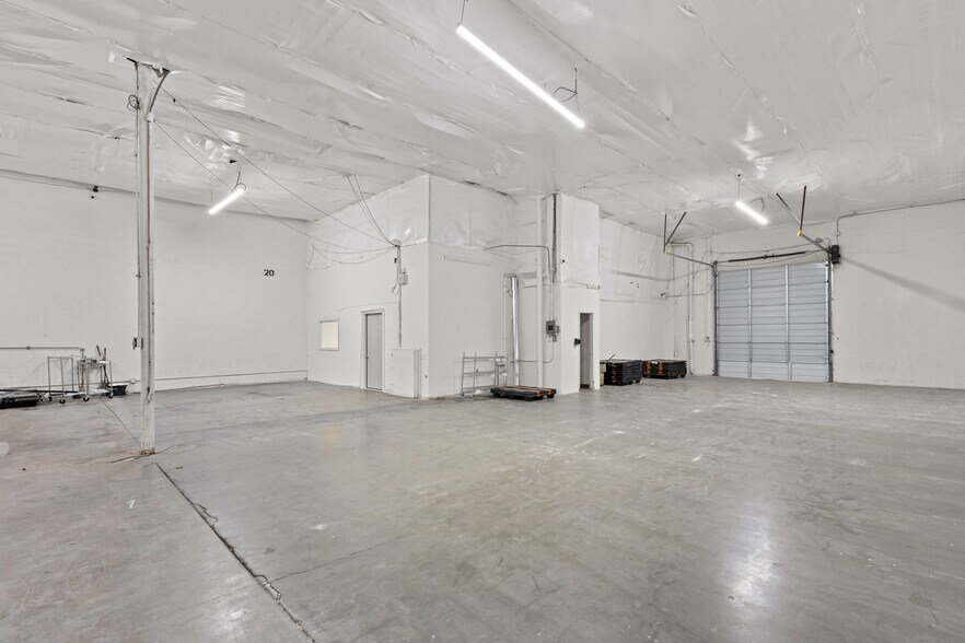 More Photos Of 3109 Garden Brook Dr, Farmers Branch Warehouse For Sale