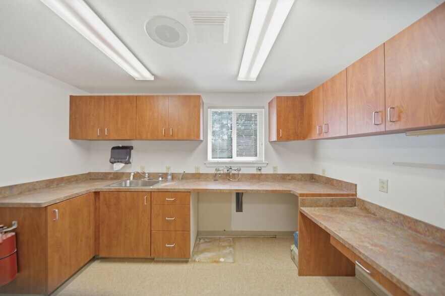 More Photos Of 2533 Sheridan Dr, Tonawanda Office For Sale