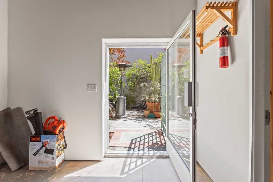 More Photos Of 1312 S Pacific Ave, San Pedro General Retail For Sale