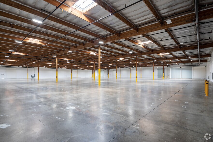 More Photos Of 1210-1230 N Red Gum St, Anaheim Warehouse For Lease