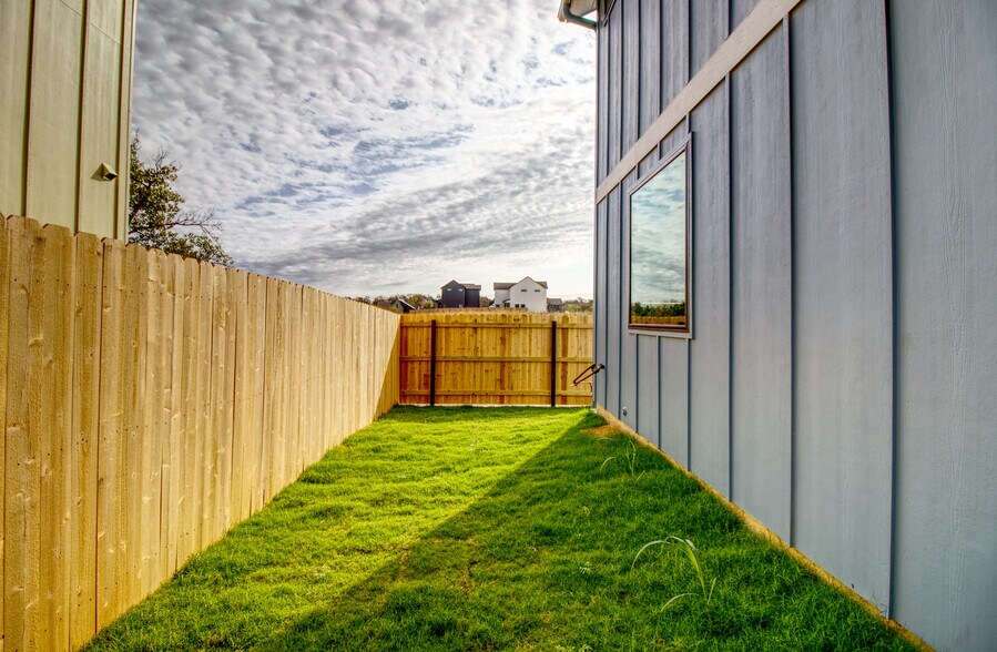 More Photos Of 2608 Bristol Dr, Austin Multifamily For Sale