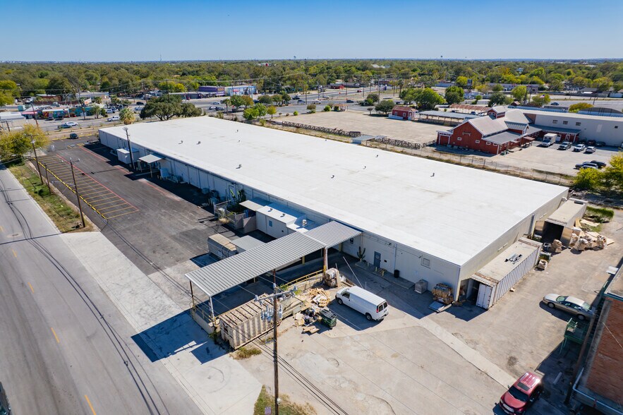 More Photos Of 5101 S Zarzamora St, San Antonio Manufacturing For Sale