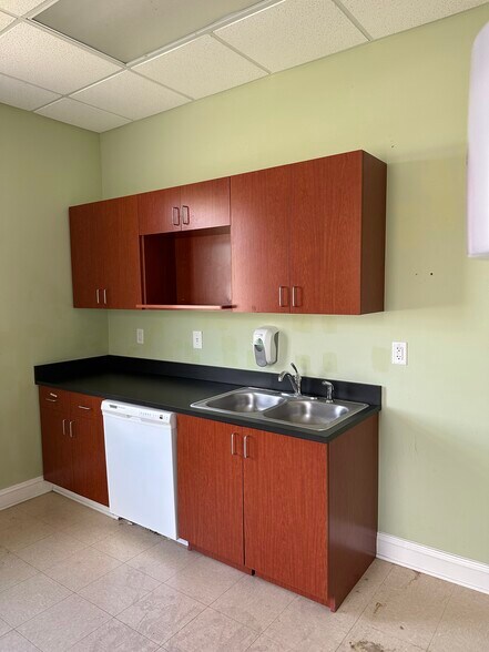 More Photos Of 4102 Ben Franklin Blvd, Durham Medical For Sale