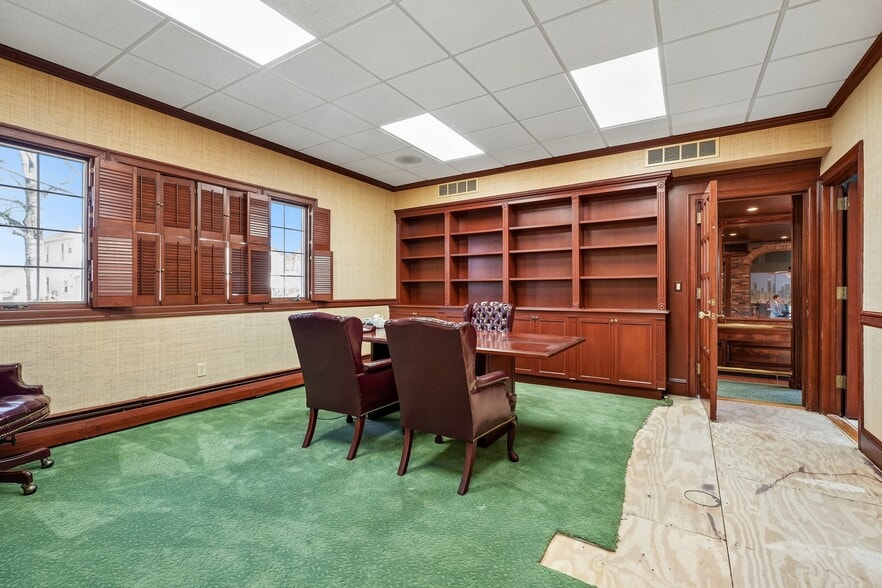 More Photos Of 37 Park Ave, Lyndhurst Office For Sale