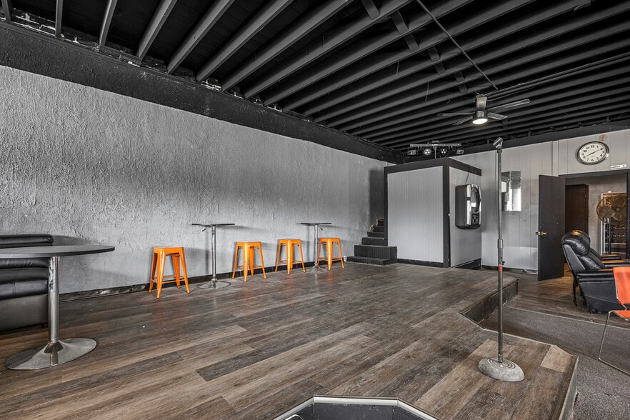 More Photos Of 2600 N Florissant Ave, Saint Louis Flex For Sale