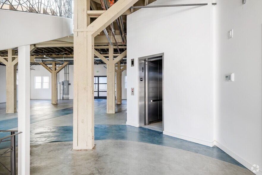 More Photos Of 1605 Ocean Front Walk, Santa Monica Storefront For Lease