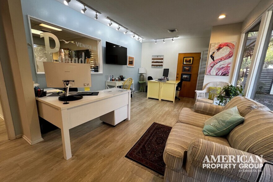 More Photos Of 101 San Marco Dr, Venice Medical For Sale